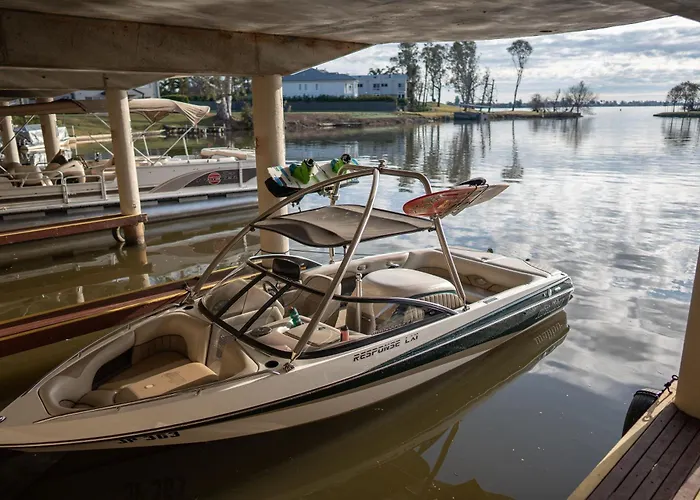 Lake Mulwala Boatel
